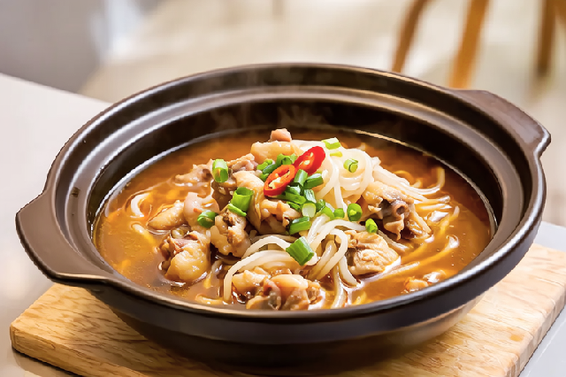 砂锅鸡肉粉丝煲